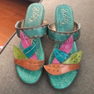 NWOT Elite Barrier Blue Multi Color Wedges Size 11